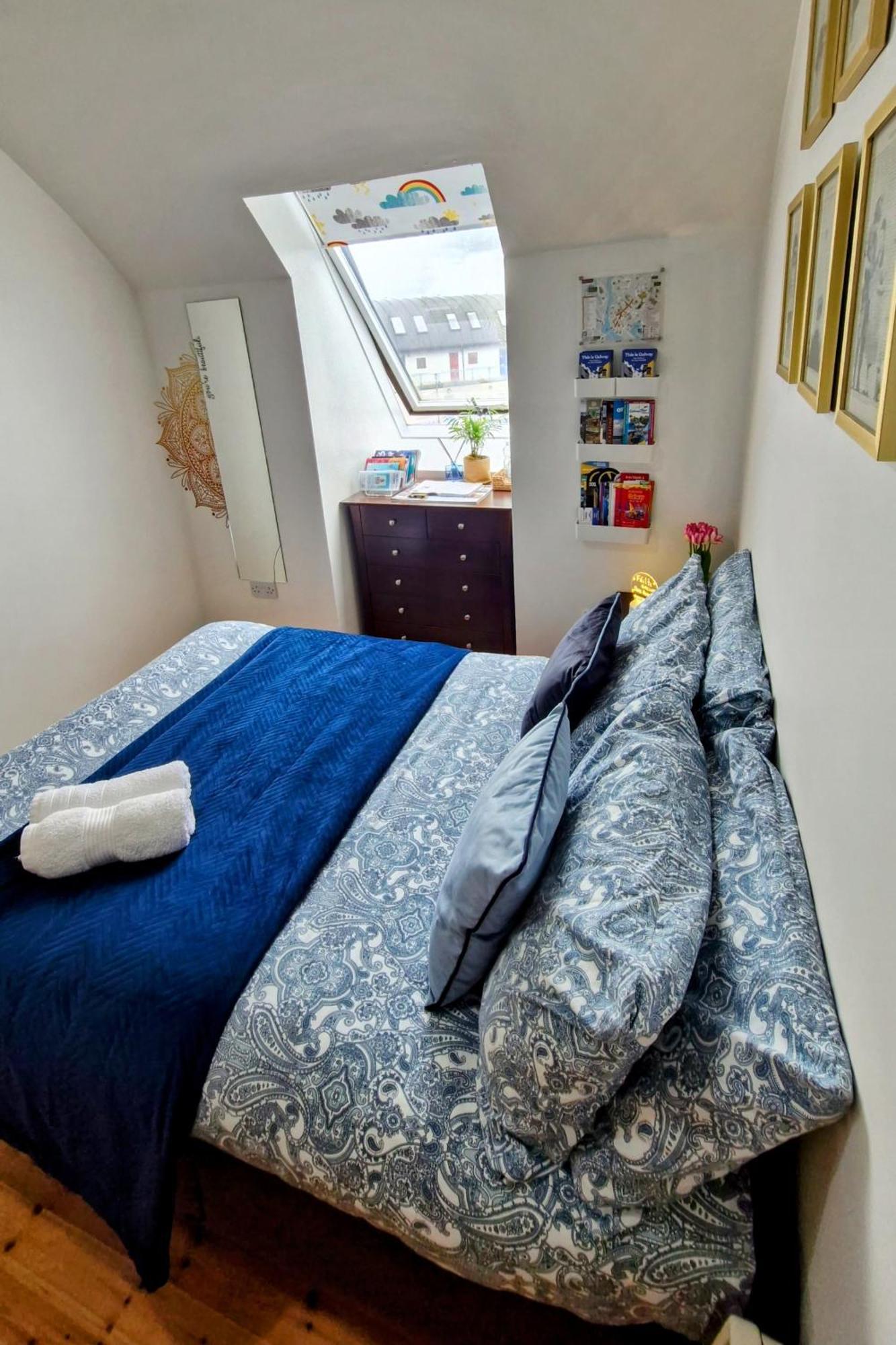 Private Double Bedroom In Front Of The Galway Port - Guest House 외부 사진